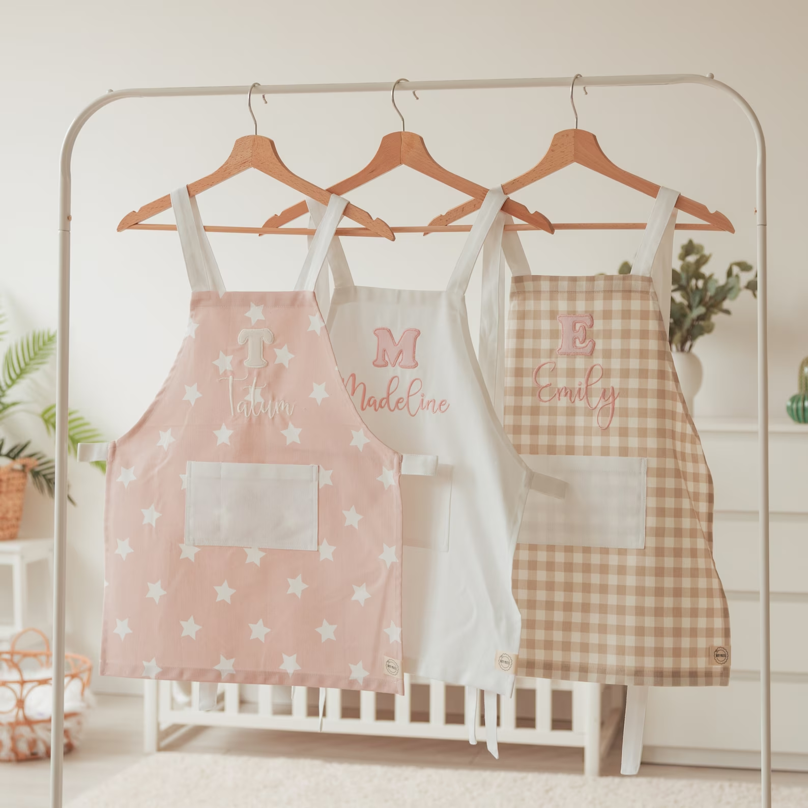 Personalized Kids Apron – Custom Embroidered Apron for Children  Busypuzzle