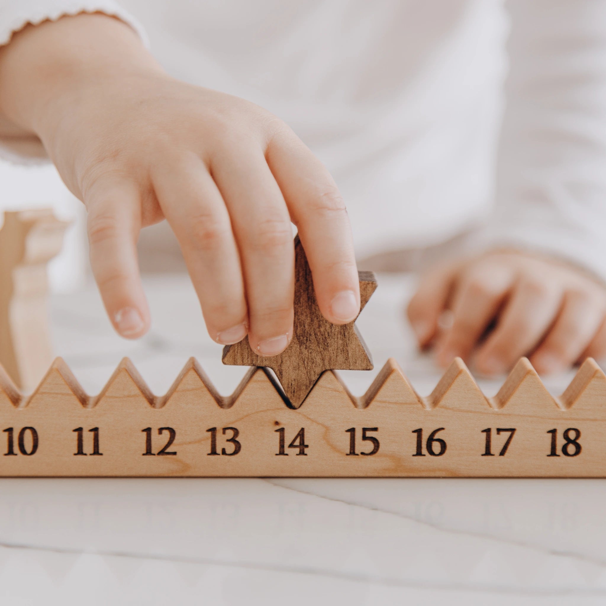 Wooden Advent Calendar with Moving Star – Reusable Nativity Scene Christmas Countdown Eco-Friendly Christmas Products Busypuzzle