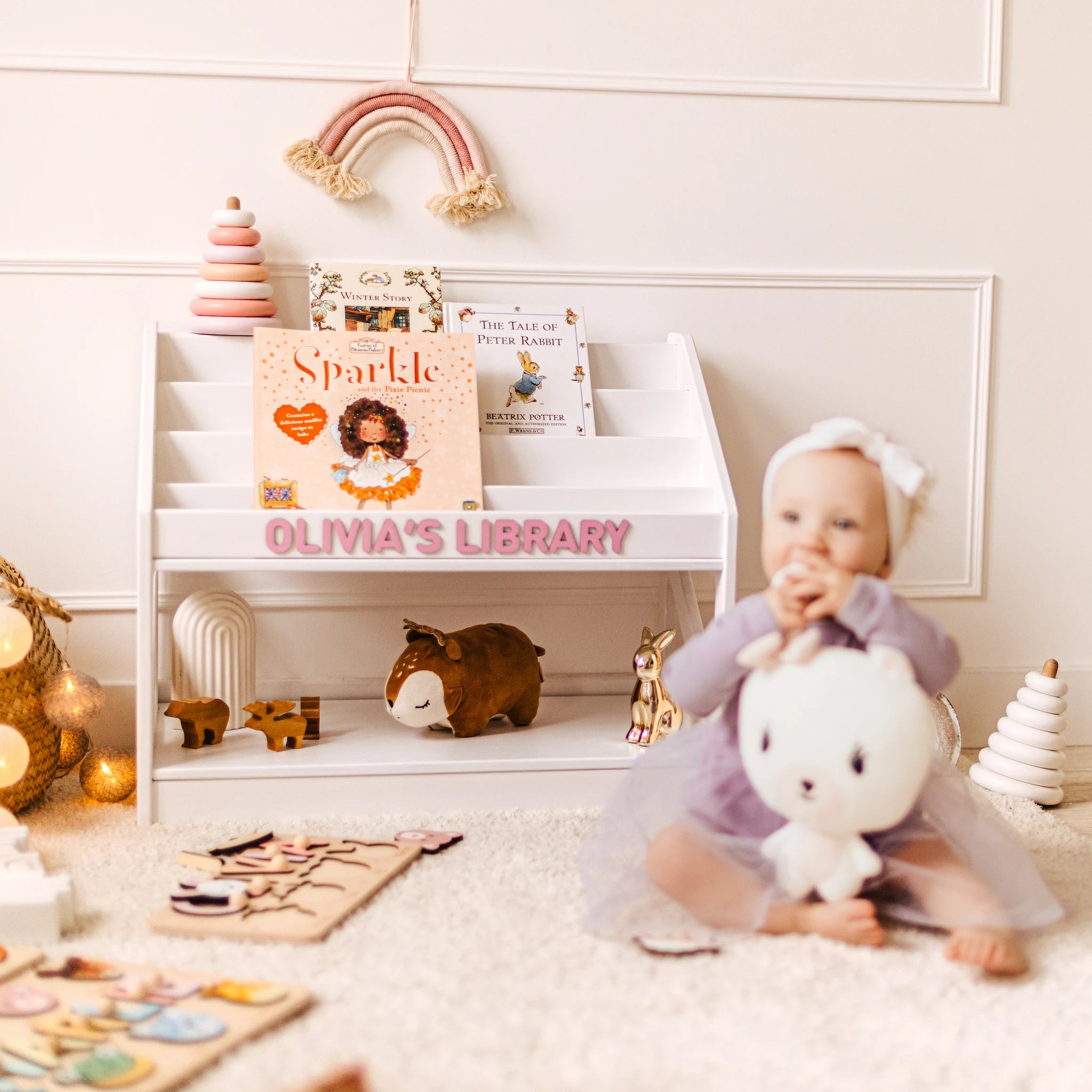 White Wooden Montessori Bookshelf – Custom Kids Book Display Nursery Furniture Busypuzzle